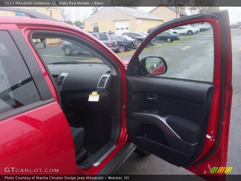 Door Panel of 2011 Outlander ES