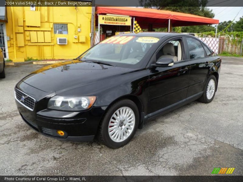 Front 3/4 View of 2004 S40 2.4i