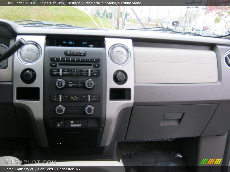 Brilliant Silver Metallic / Stone/Medium Stone 2009 Ford F150 XLT SuperCab 4x4