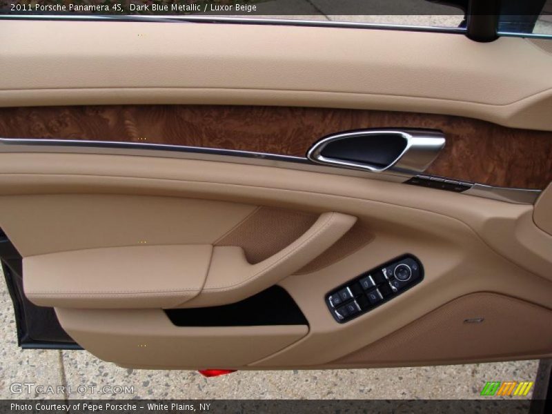 Door Panel of 2011 Panamera 4S