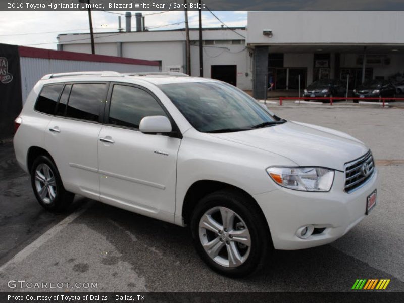 Front 3/4 View of 2010 Highlander Limited