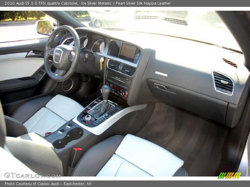Dashboard of 2010 S5 3.0 TFSI quattro Cabriolet