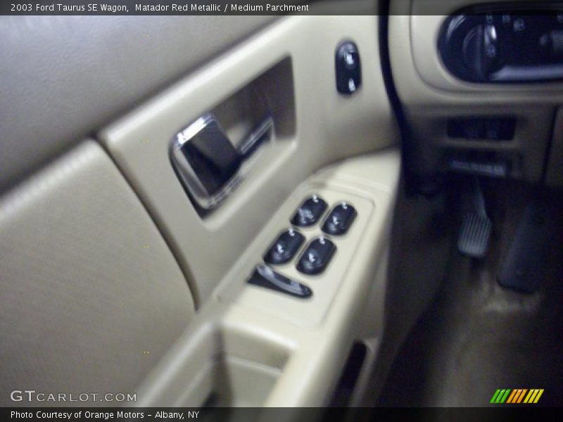 Matador Red Metallic / Medium Parchment 2003 Ford Taurus SE Wagon