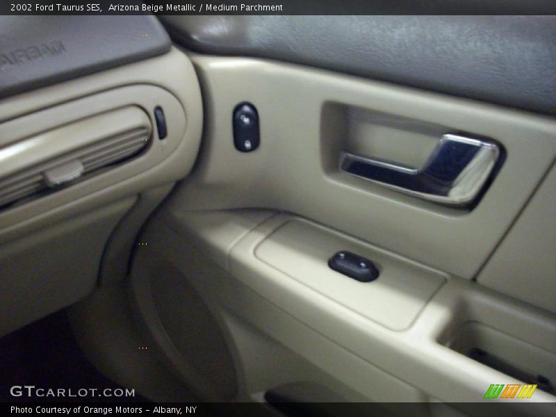 Arizona Beige Metallic / Medium Parchment 2002 Ford Taurus SES