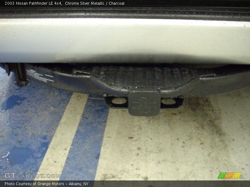 Chrome Silver Metallic / Charcoal 2003 Nissan Pathfinder LE 4x4