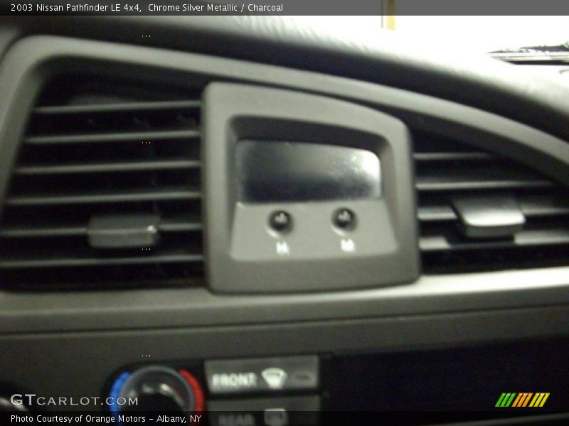 Chrome Silver Metallic / Charcoal 2003 Nissan Pathfinder LE 4x4