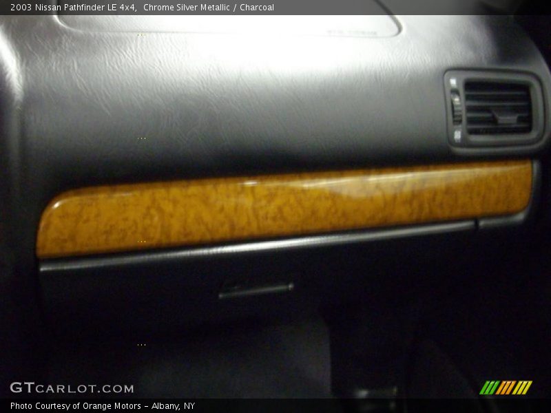 Chrome Silver Metallic / Charcoal 2003 Nissan Pathfinder LE 4x4