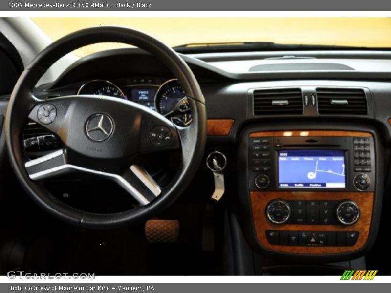 Dashboard of 2009 R 350 4Matic