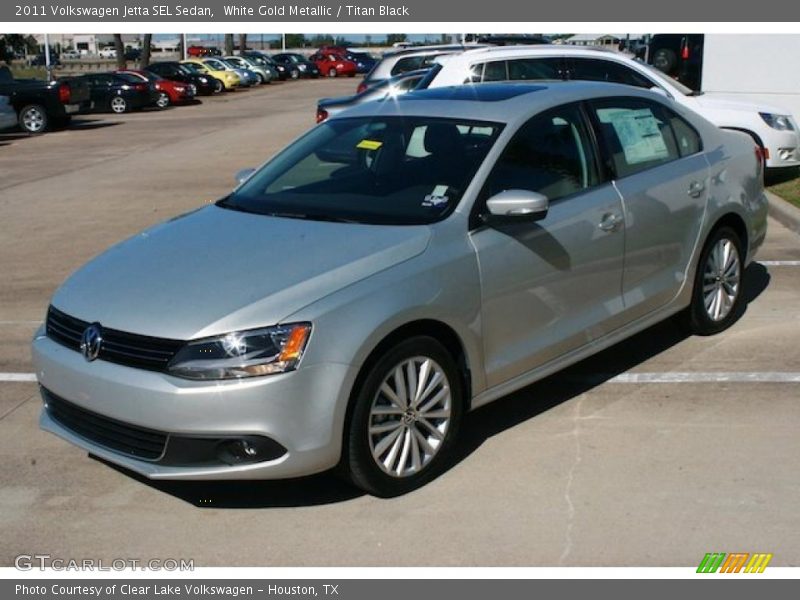 Front 3/4 View of 2011 Jetta SEL Sedan