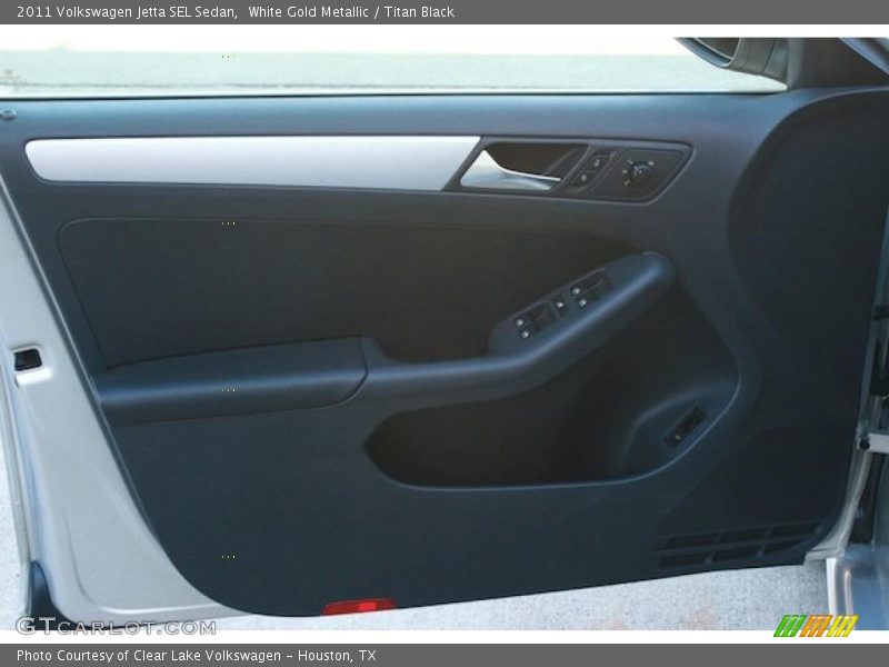 Door Panel of 2011 Jetta SEL Sedan