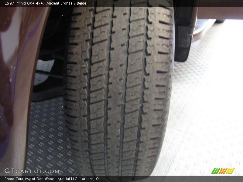 Ancient Bronze / Beige 1997 Infiniti QX4 4x4