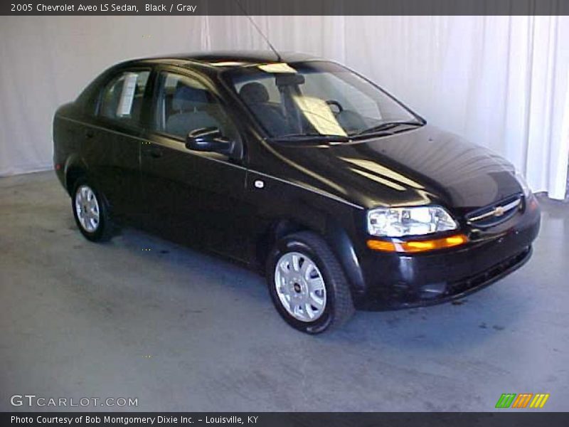 Front 3/4 View of 2005 Aveo LS Sedan