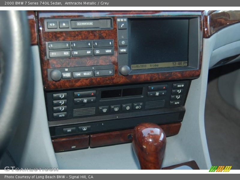 Controls of 2000 7 Series 740iL Sedan