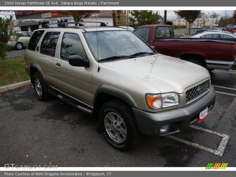 Sahara Beige Metallic / Parchment 2000 Nissan Pathfinder SE 4x4