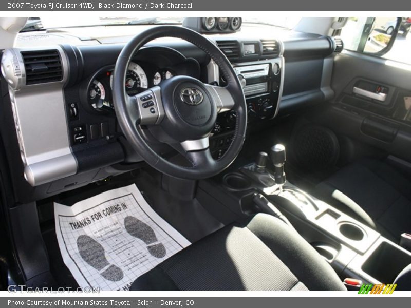 Dashboard of 2007 FJ Cruiser 4WD