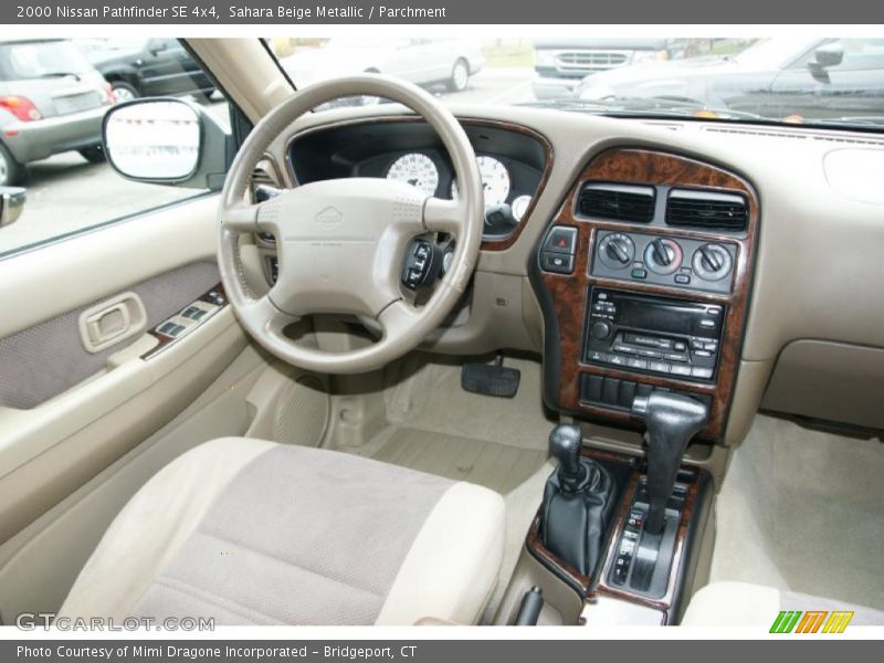 Dashboard of 2000 Pathfinder SE 4x4