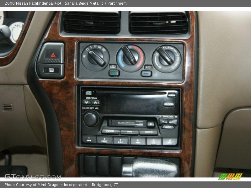 Controls of 2000 Pathfinder SE 4x4
