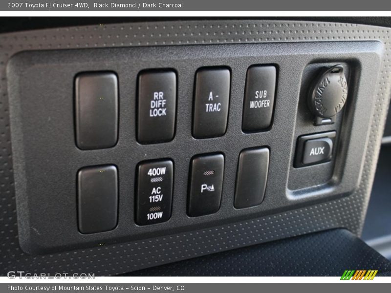 Controls of 2007 FJ Cruiser 4WD