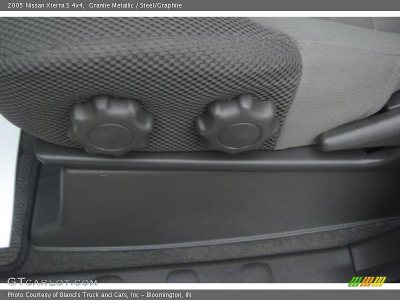 Granite Metallic / Steel/Graphite 2005 Nissan Xterra S 4x4
