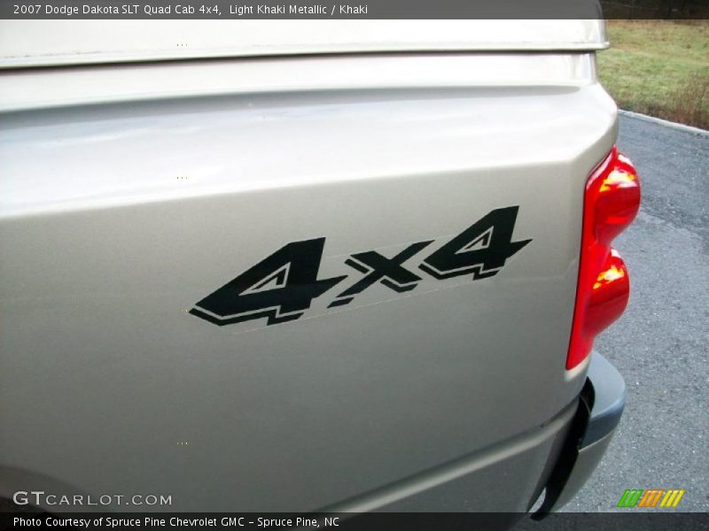 Light Khaki Metallic / Khaki 2007 Dodge Dakota SLT Quad Cab 4x4