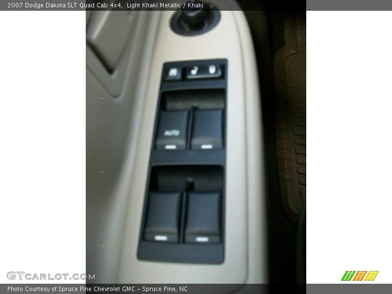 Light Khaki Metallic / Khaki 2007 Dodge Dakota SLT Quad Cab 4x4