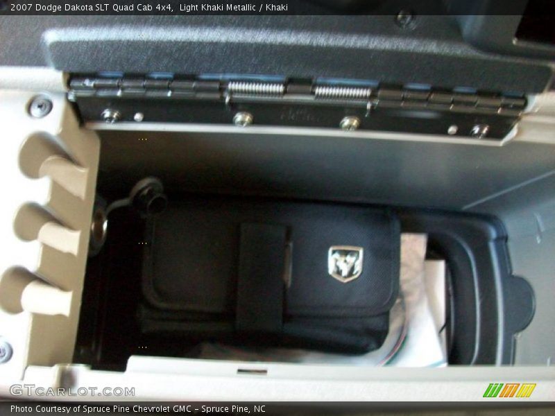 Light Khaki Metallic / Khaki 2007 Dodge Dakota SLT Quad Cab 4x4