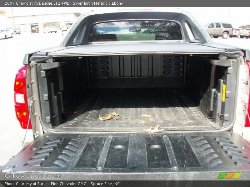 Silver Birch Metallic / Ebony 2007 Chevrolet Avalanche LTZ 4WD