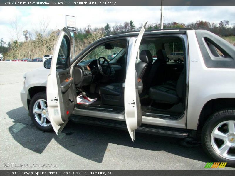 Silver Birch Metallic / Ebony 2007 Chevrolet Avalanche LTZ 4WD