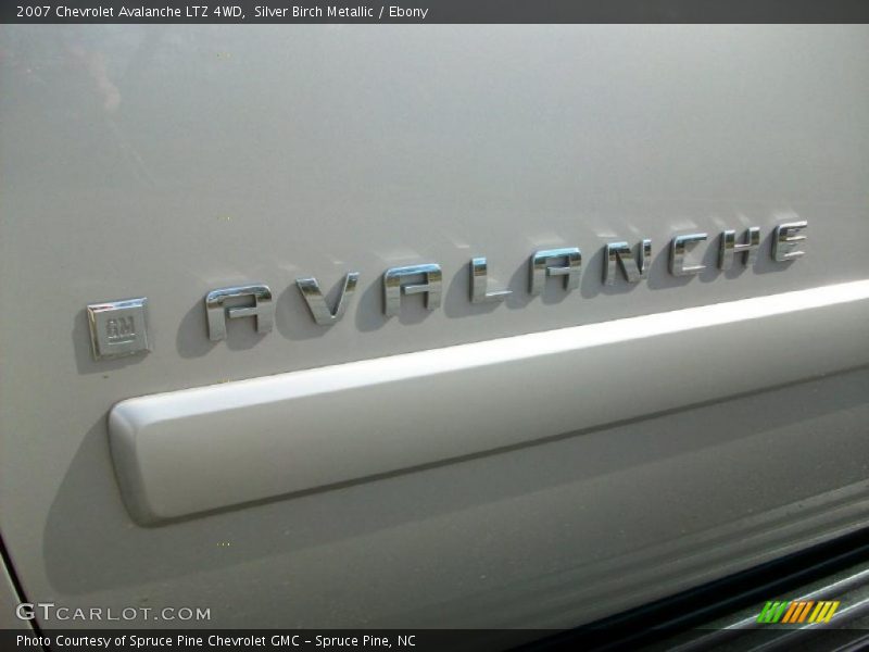Silver Birch Metallic / Ebony 2007 Chevrolet Avalanche LTZ 4WD
