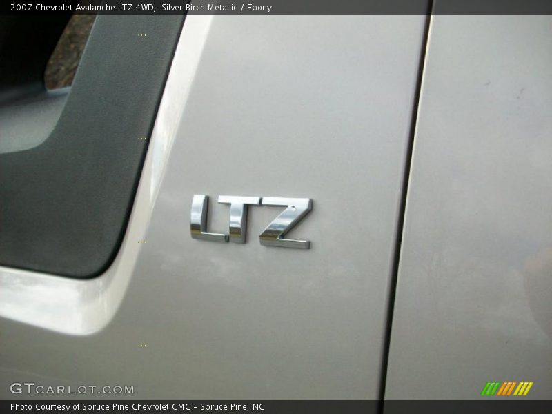Silver Birch Metallic / Ebony 2007 Chevrolet Avalanche LTZ 4WD