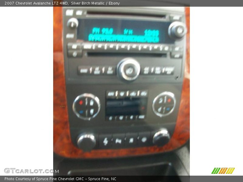 Silver Birch Metallic / Ebony 2007 Chevrolet Avalanche LTZ 4WD