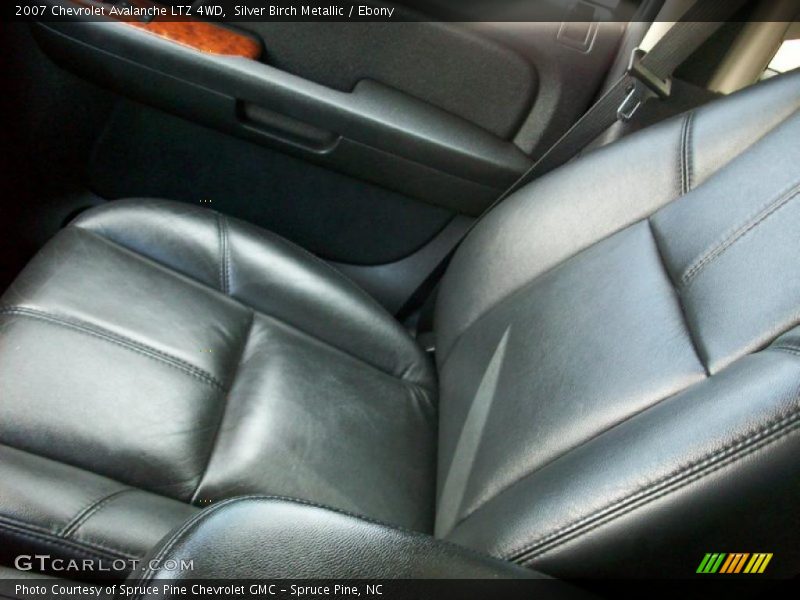 Silver Birch Metallic / Ebony 2007 Chevrolet Avalanche LTZ 4WD