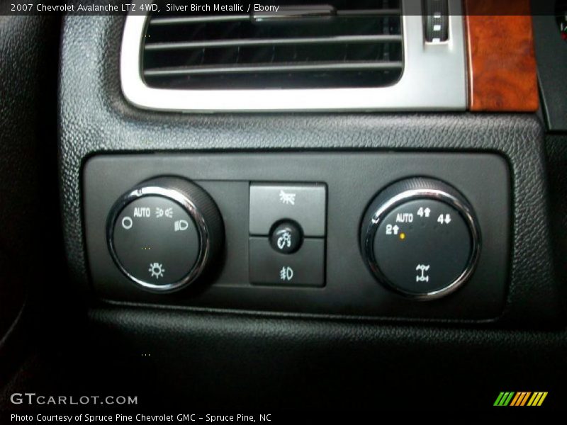Silver Birch Metallic / Ebony 2007 Chevrolet Avalanche LTZ 4WD