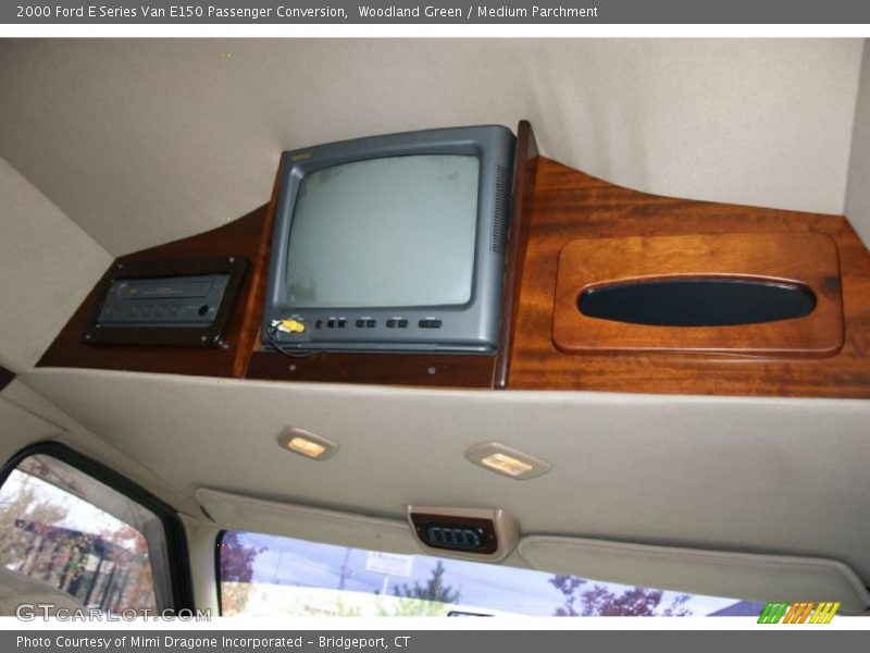 Woodland Green / Medium Parchment 2000 Ford E Series Van E150 Passenger Conversion