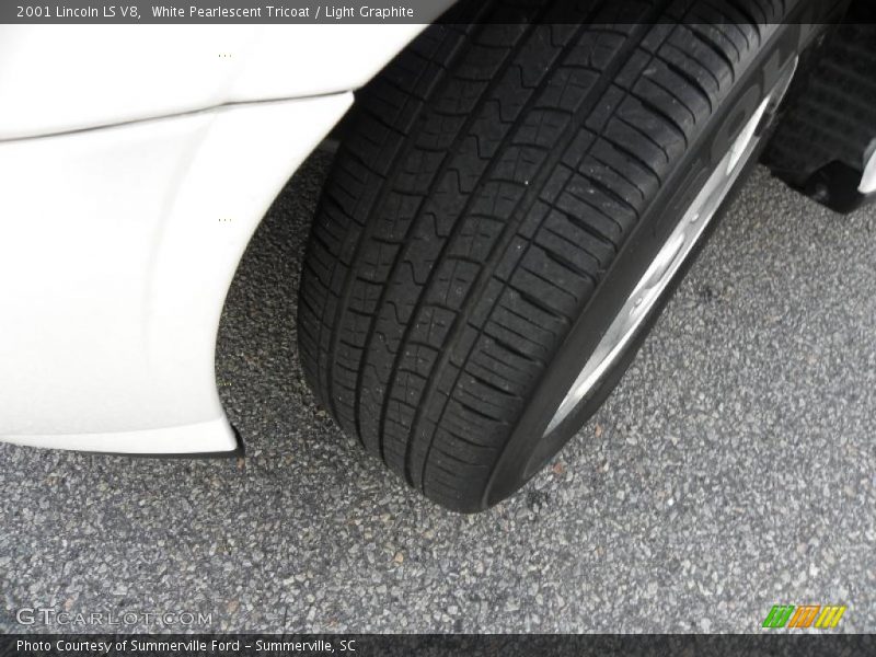 White Pearlescent Tricoat / Light Graphite 2001 Lincoln LS V8