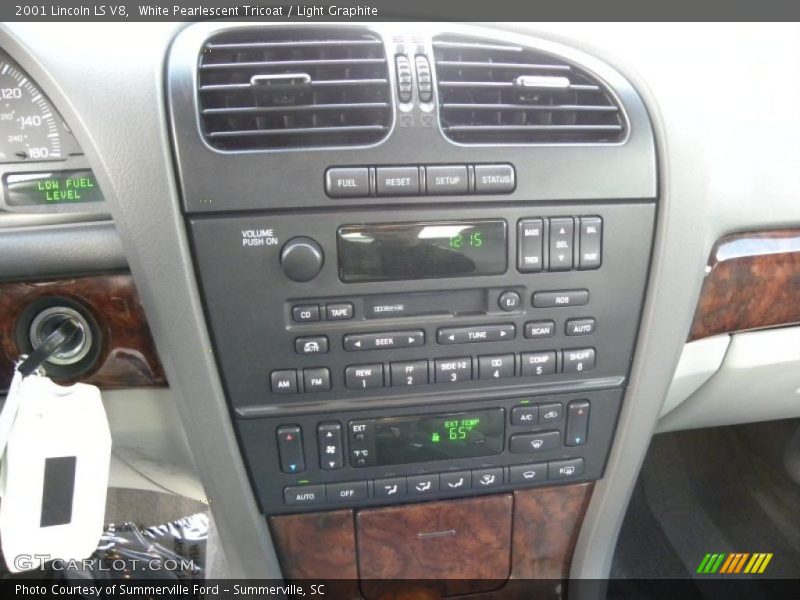White Pearlescent Tricoat / Light Graphite 2001 Lincoln LS V8