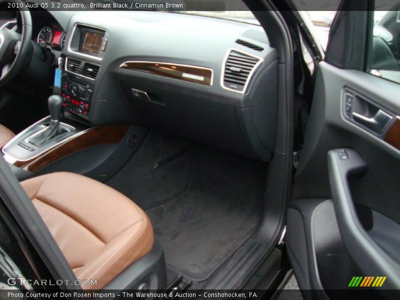 Dashboard of 2010 Q5 3.2 quattro