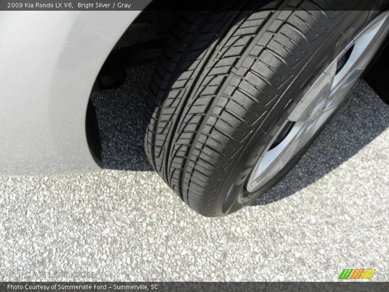 Bright Silver / Gray 2009 Kia Rondo LX V6