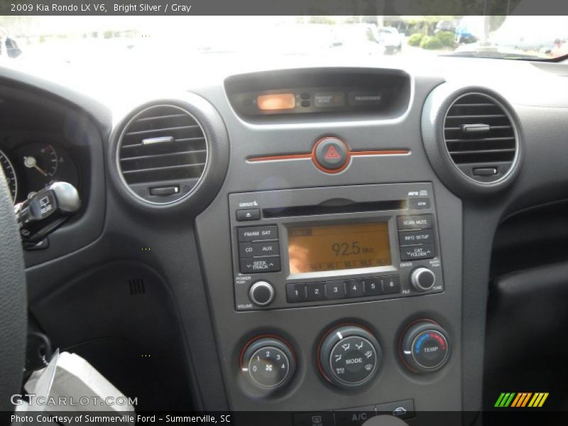 Bright Silver / Gray 2009 Kia Rondo LX V6