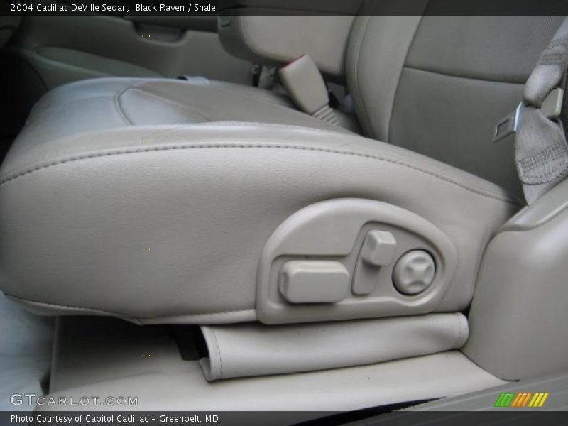 Black Raven / Shale 2004 Cadillac DeVille Sedan