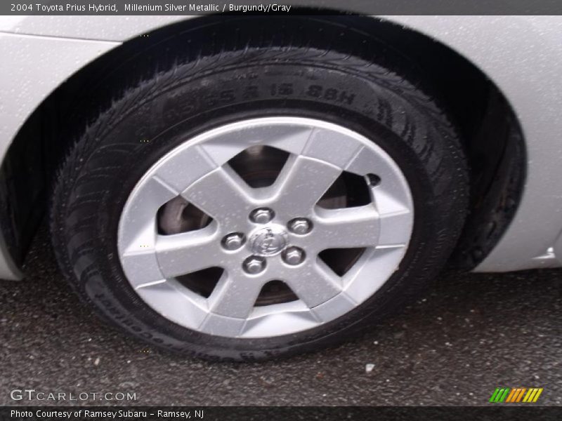 Millenium Silver Metallic / Burgundy/Gray 2004 Toyota Prius Hybrid