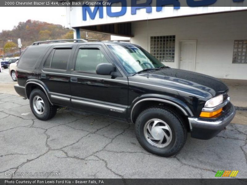 Onyx Black / Graphite Gray 2000 Chevrolet Blazer LS 4x4