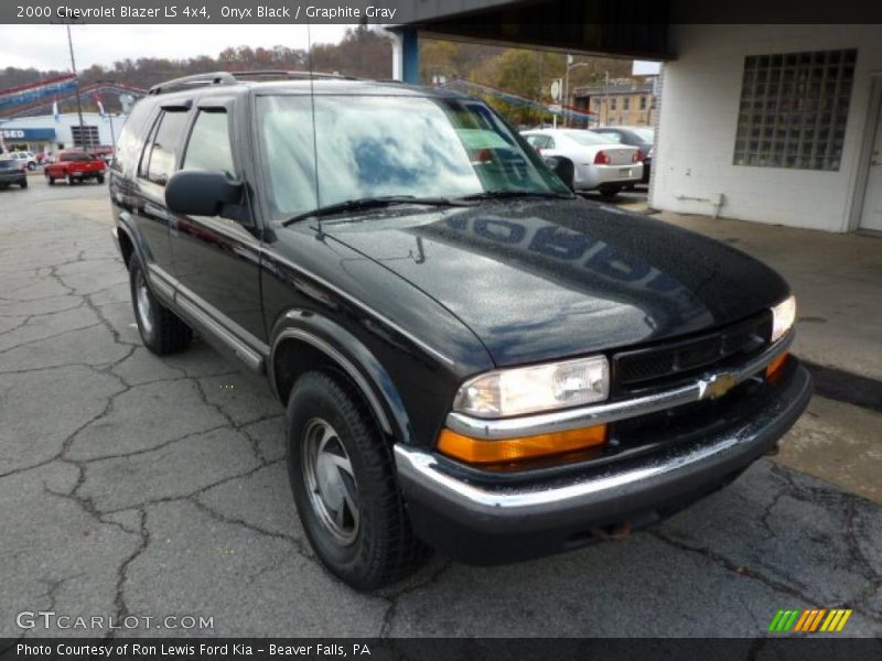 Onyx Black / Graphite Gray 2000 Chevrolet Blazer LS 4x4
