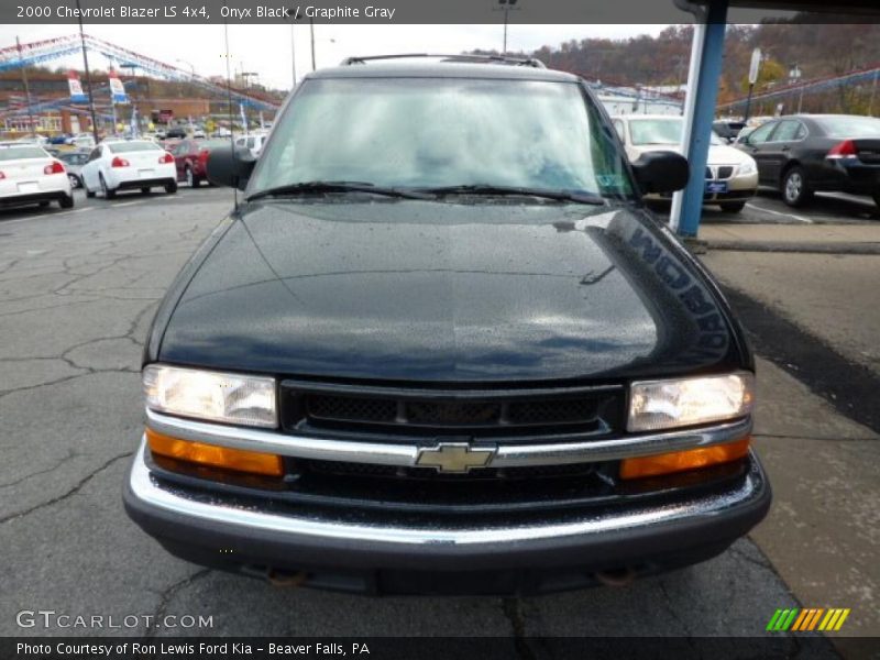 Onyx Black / Graphite Gray 2000 Chevrolet Blazer LS 4x4