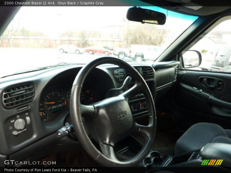 Onyx Black / Graphite Gray 2000 Chevrolet Blazer LS 4x4
