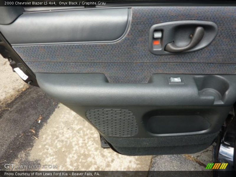 Onyx Black / Graphite Gray 2000 Chevrolet Blazer LS 4x4