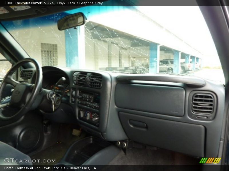 Onyx Black / Graphite Gray 2000 Chevrolet Blazer LS 4x4