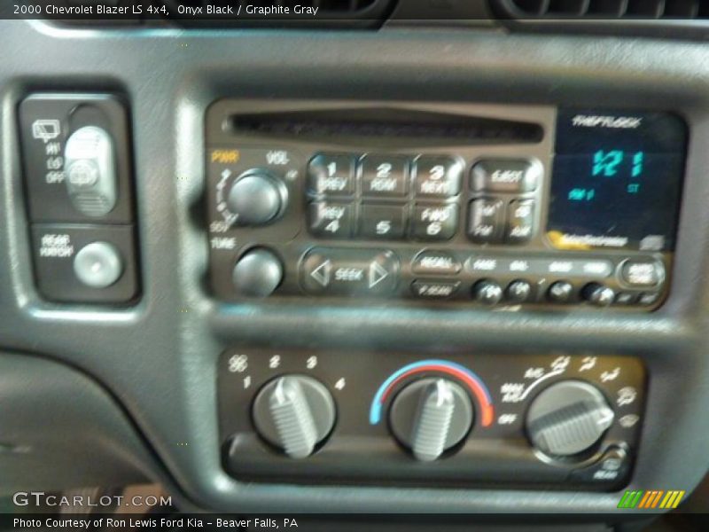 Onyx Black / Graphite Gray 2000 Chevrolet Blazer LS 4x4