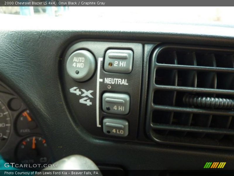 Onyx Black / Graphite Gray 2000 Chevrolet Blazer LS 4x4