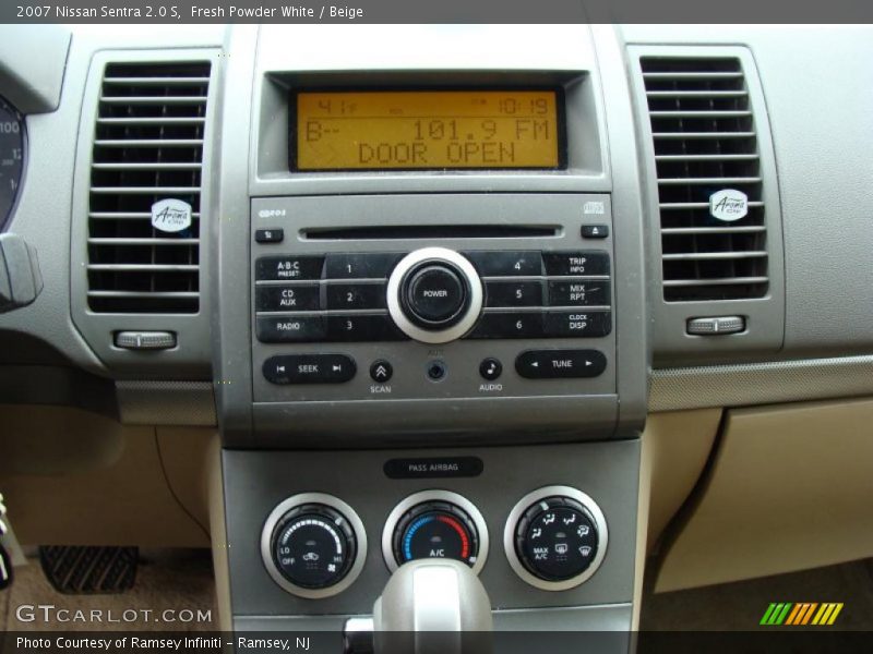 Fresh Powder White / Beige 2007 Nissan Sentra 2.0 S